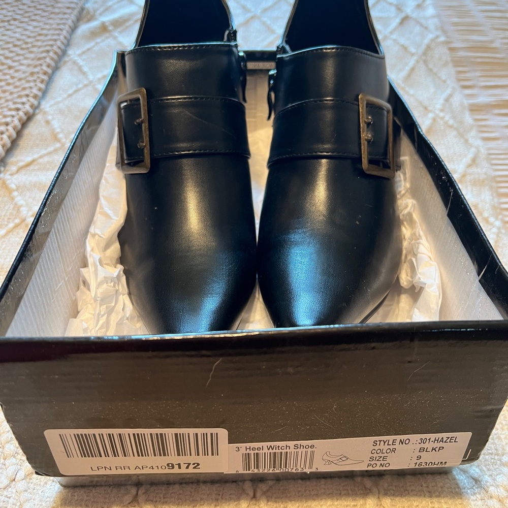 Ellie brand Hazel 3” heel black witch shoes, women’s size 9.